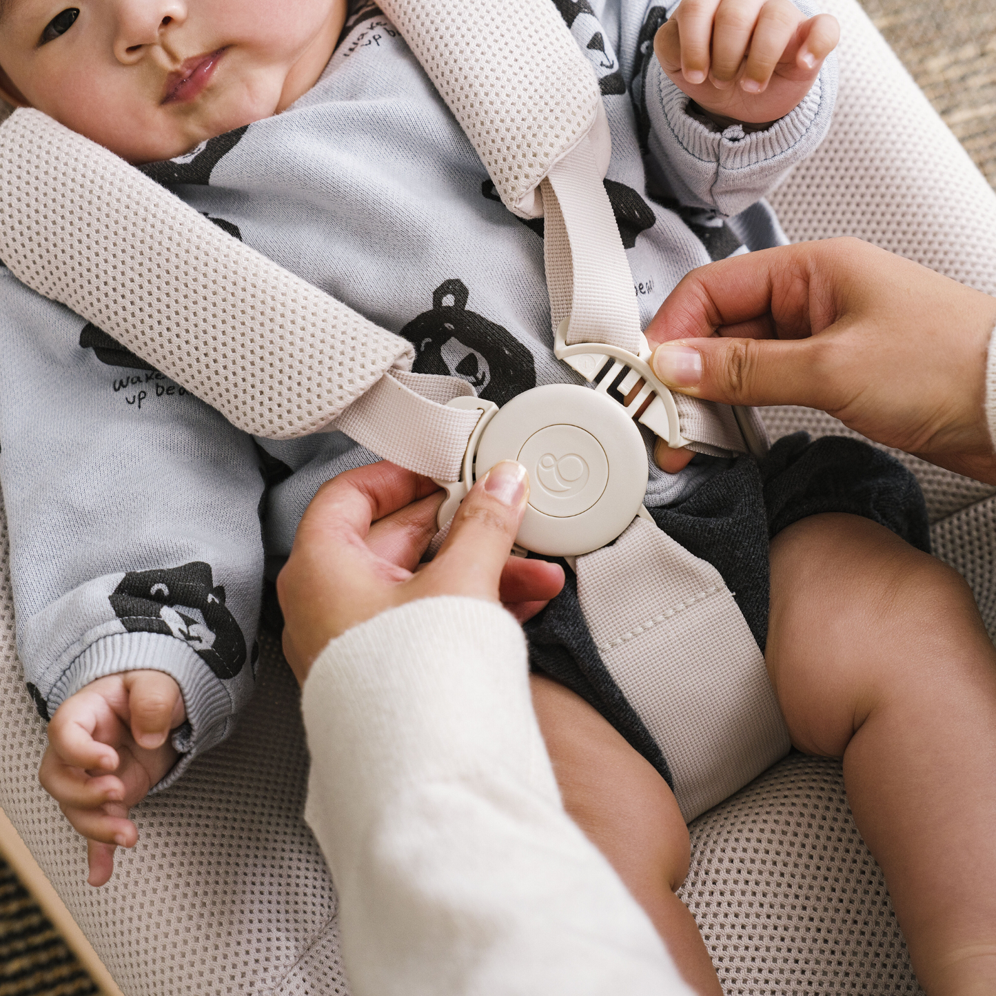Silla Nido Mecedora Yoga™ - Light Sandᵘˢ | Stokke